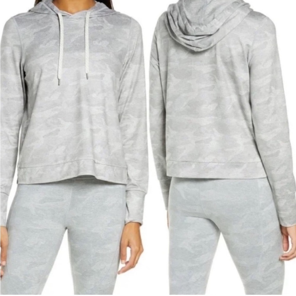 Vuori women’s halo essential hoodie in pale heather camo